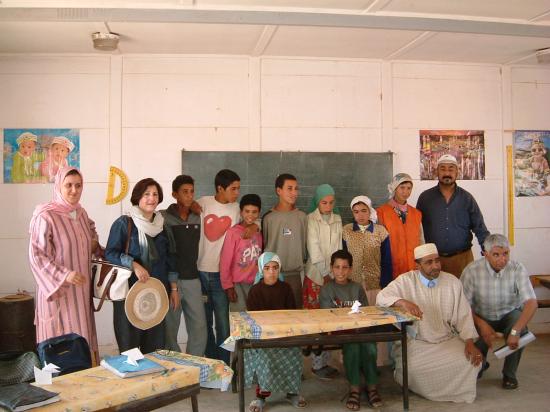 Mme AICHA ALAOUI et parents dans 1 class